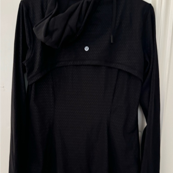 Lululemon textured long sleeve zip up black jacket with hood - Picture 2 of 3